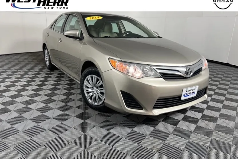 2014 Toyota Camry SE photo 1