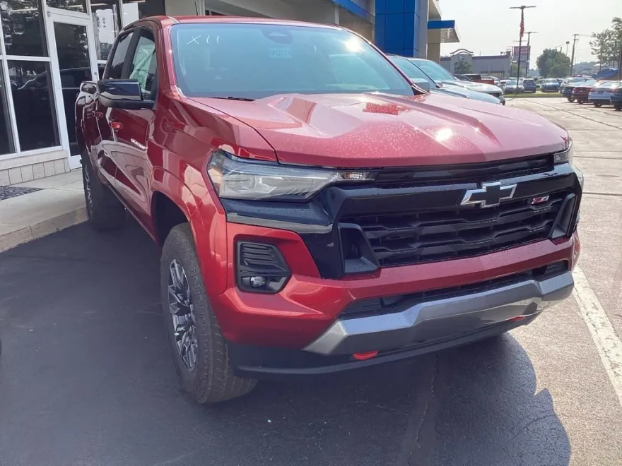 2025 Chevrolet Colorado Z71 photo 1
