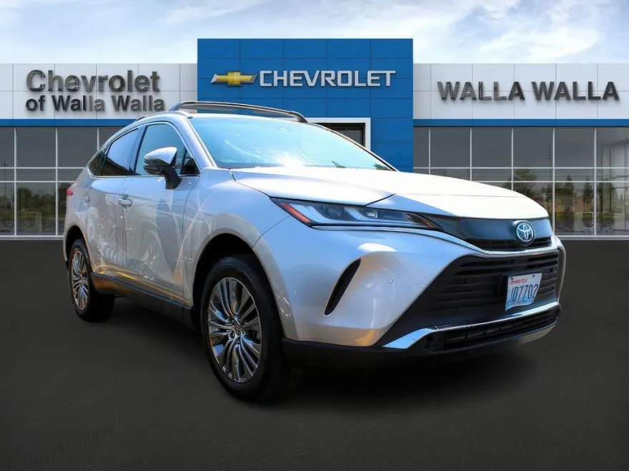 2022 Toyota Venza XLE photo 1