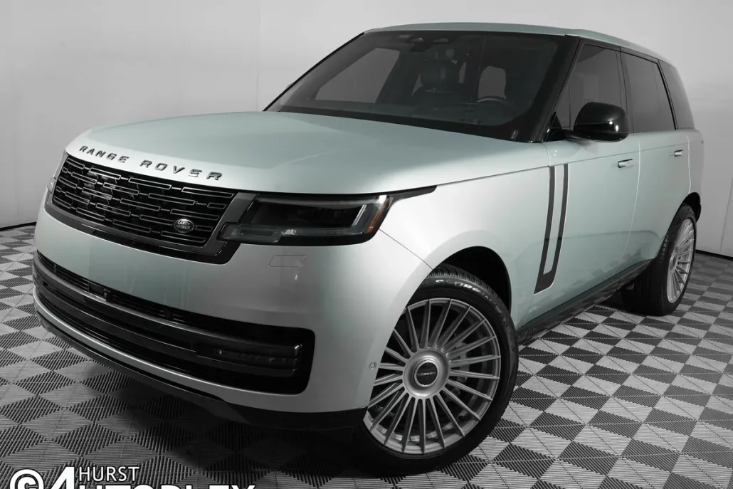 2023 Land Rover Range Rover SE photo 1