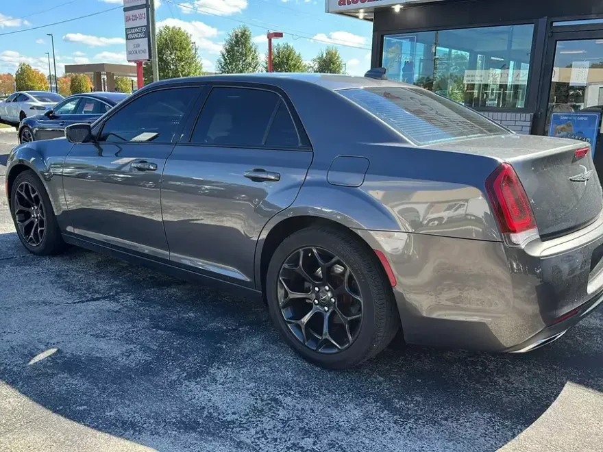 2019 Chrysler 300 photo 1