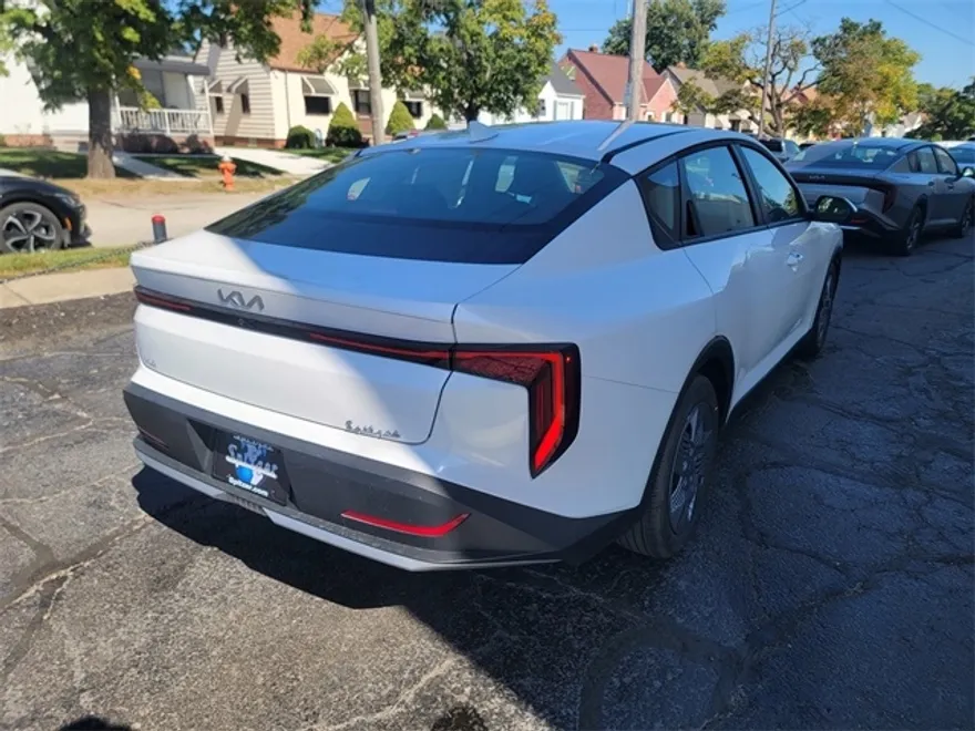 2025 Kia K4 LX photo 1