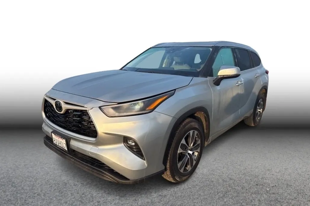 2021 Toyota Highlander XLE Sport photo 1