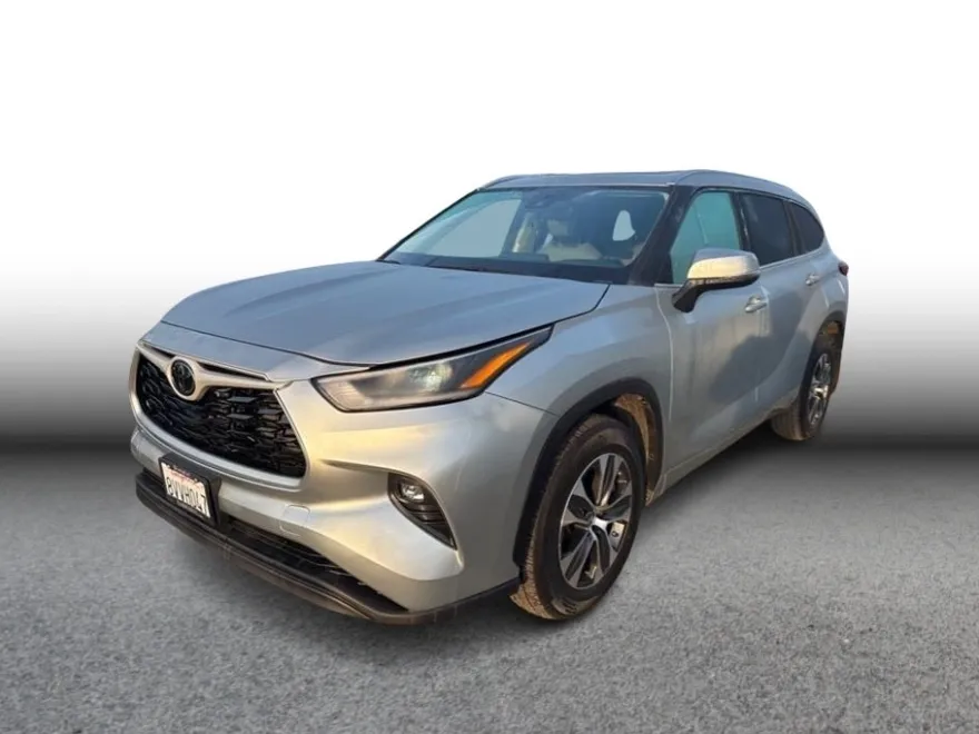 2021 Toyota Highlander XLE Sport photo 1