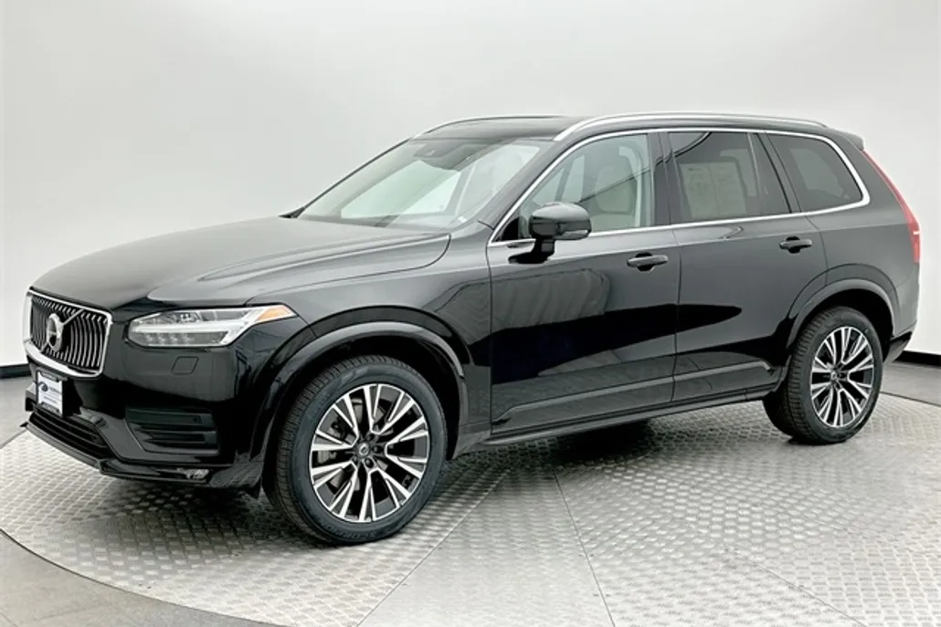 2022 Volvo XC90 T5 Momentum photo 1