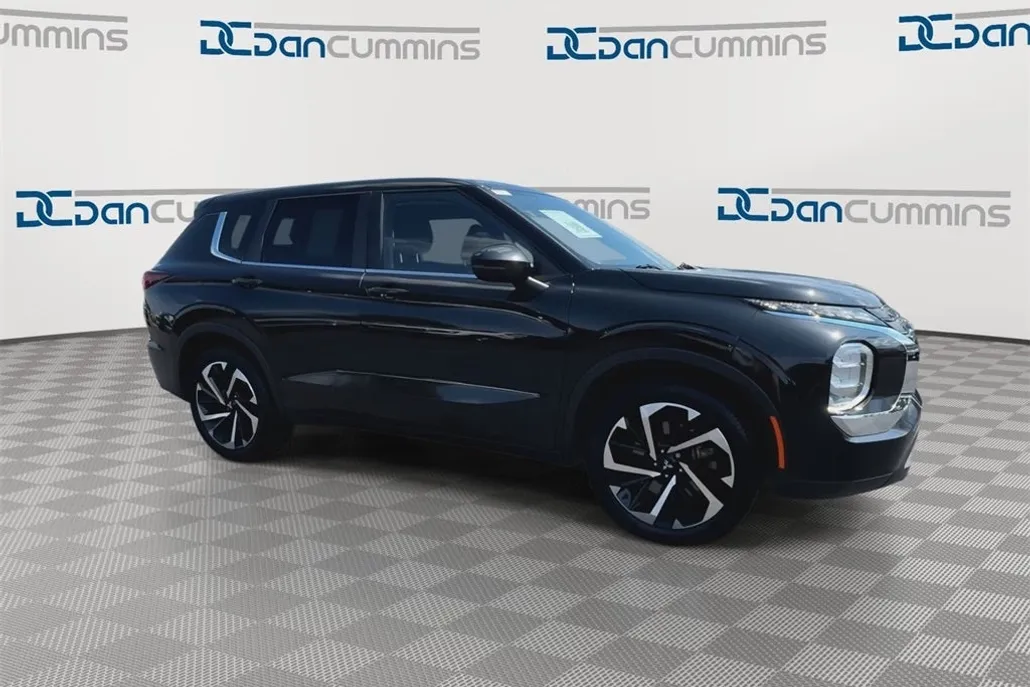 2022 Mitsubishi Outlander ES photo 1