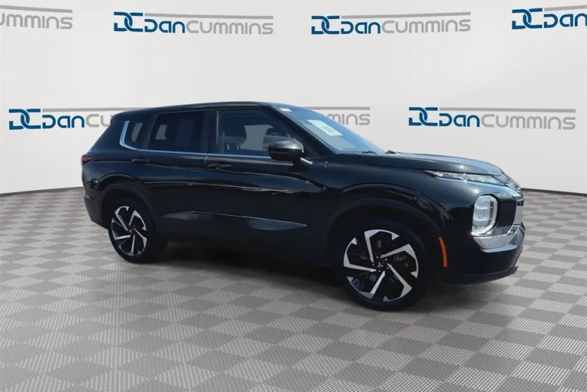 2022 Mitsubishi Outlander ES photo 1