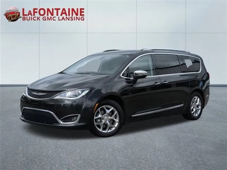 2017 Chrysler Pacifica Limited photo 1