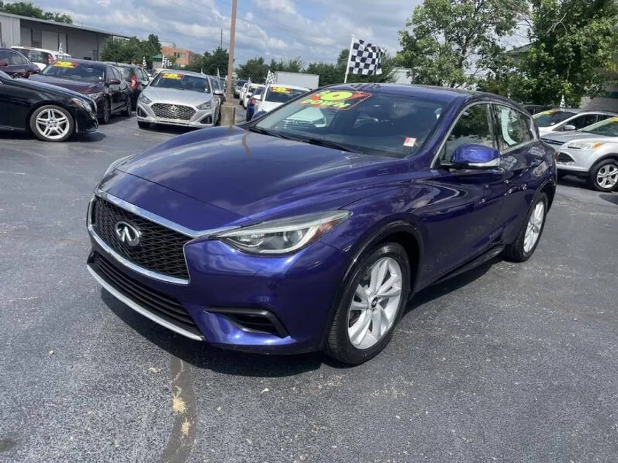 2017 Infiniti QX30 photo 1