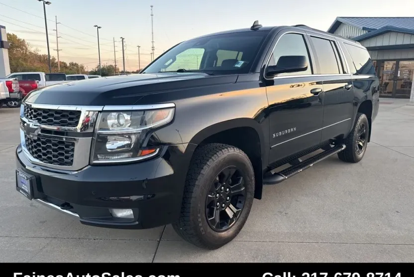 2018 Chevrolet Suburban LT photo 1