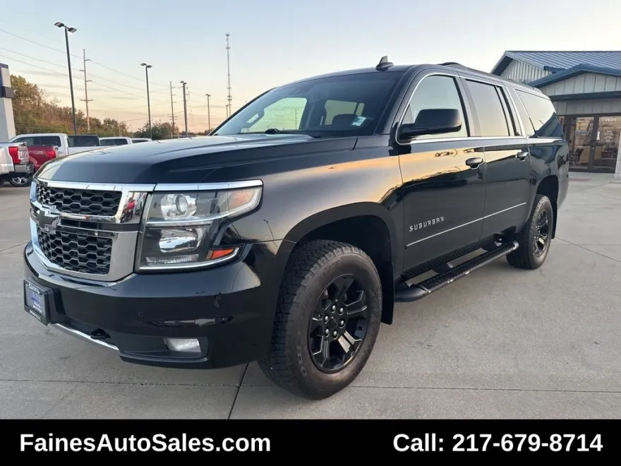 2018 Chevrolet Suburban LT photo 1