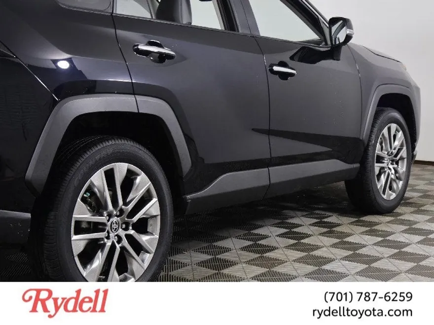 2020 Toyota RAV4 Limited photo 1