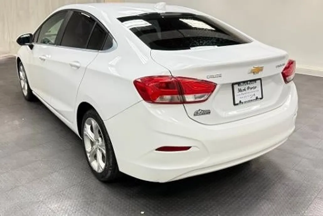 2019 Chevrolet Cruze Premier photo 1