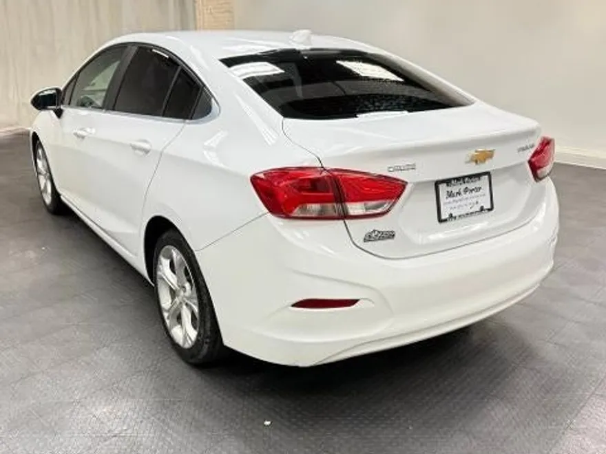 2019 Chevrolet Cruze Premier photo 1
