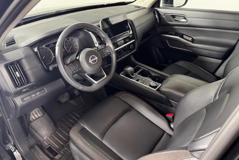 2023 Nissan Pathfinder SL photo 1