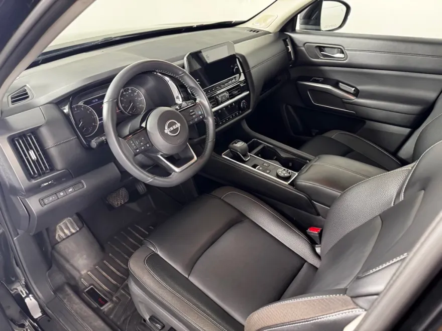 2023 Nissan Pathfinder SL photo 1