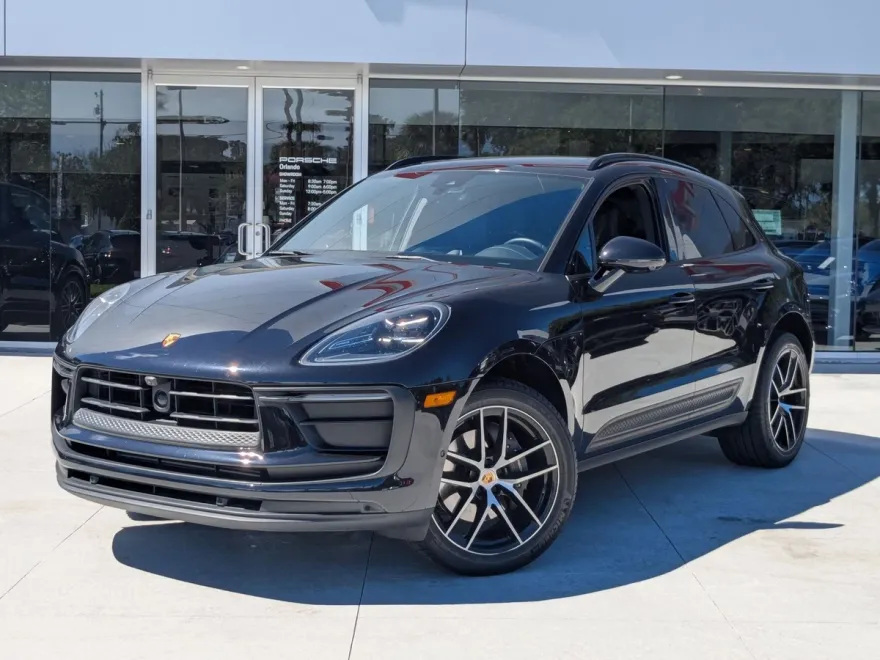 2023 Porsche Macan Base photo 1