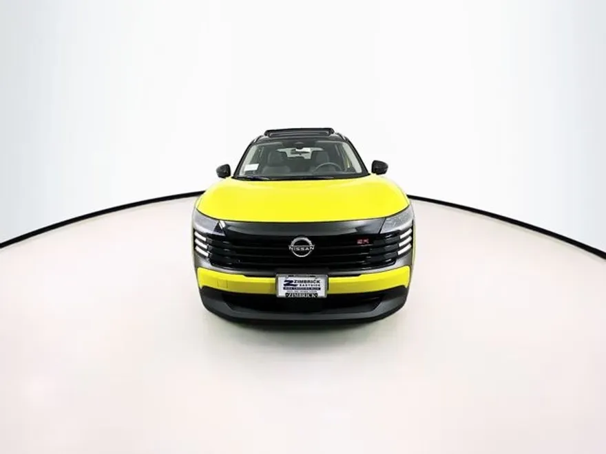 2025 Nissan Kicks SR photo 1