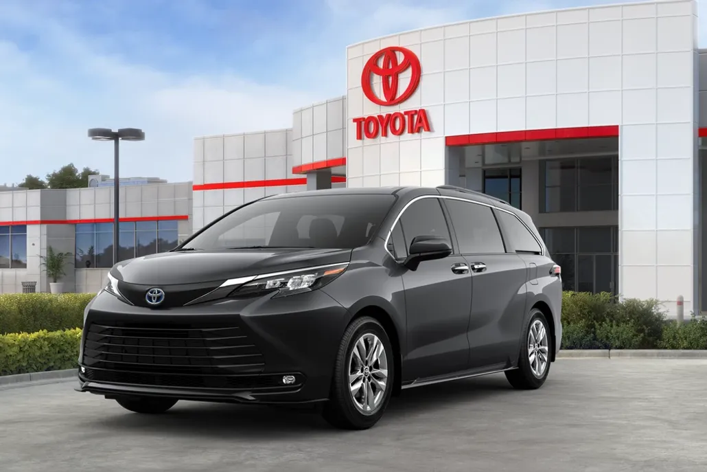 2025 Toyota Sienna XLE photo 1