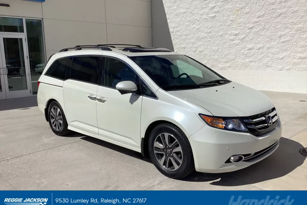 2014 Honda Odyssey Touring photo 1