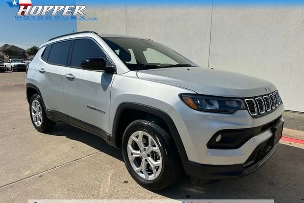 2024 Jeep Compass North Edition Latitude photo 1