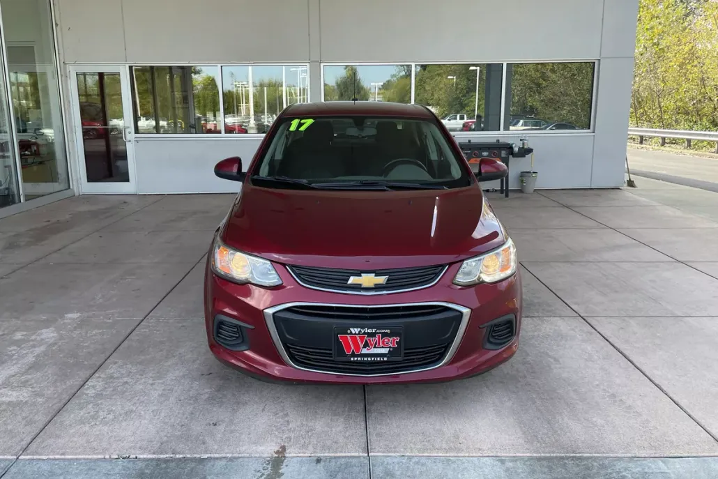 2017 Chevrolet Sonic LT photo 1