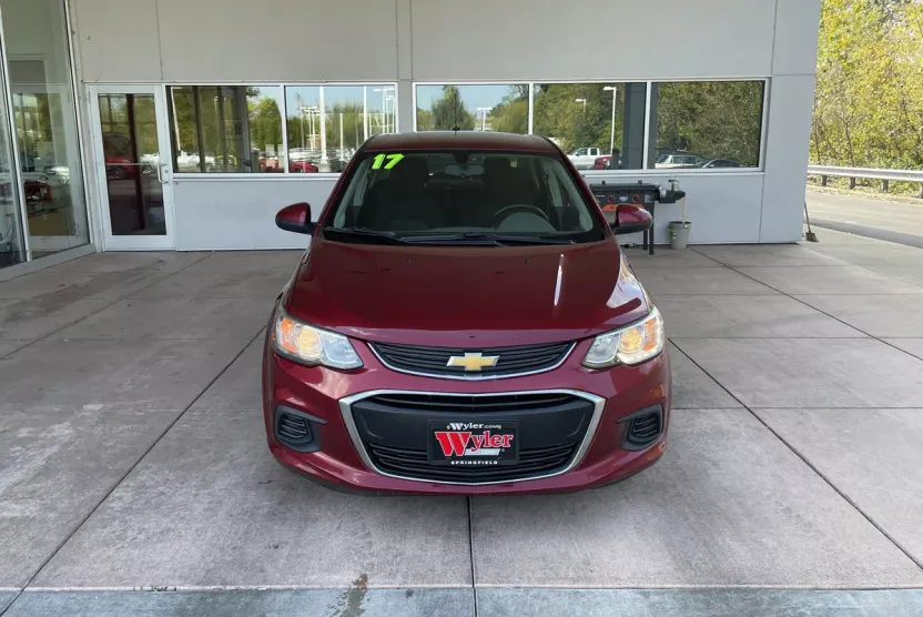 2017 Chevrolet Sonic LT photo 1