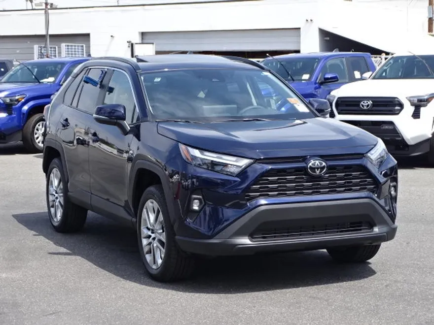 2025 Toyota RAV4 XLE Premium photo 1