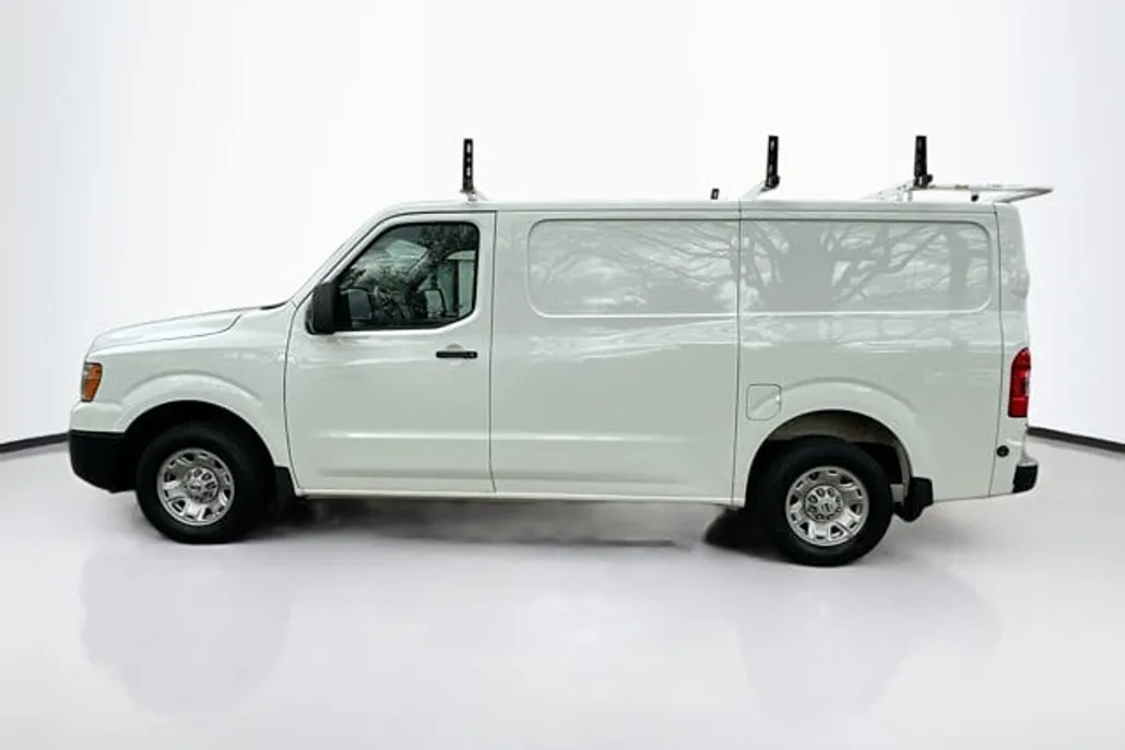 2020 Nissan NV2500 HD SV photo 1