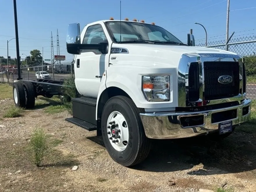 2025 Ford F-650 photo 1