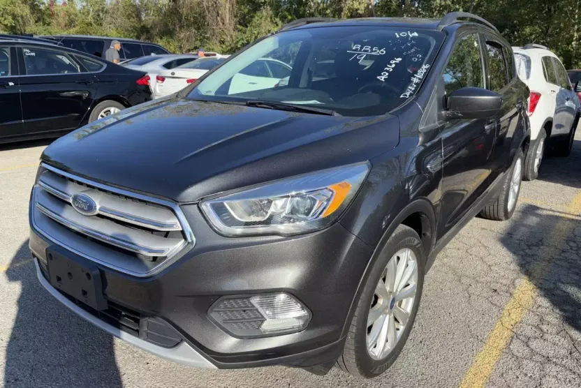 2019 Ford Escape SEL photo 1