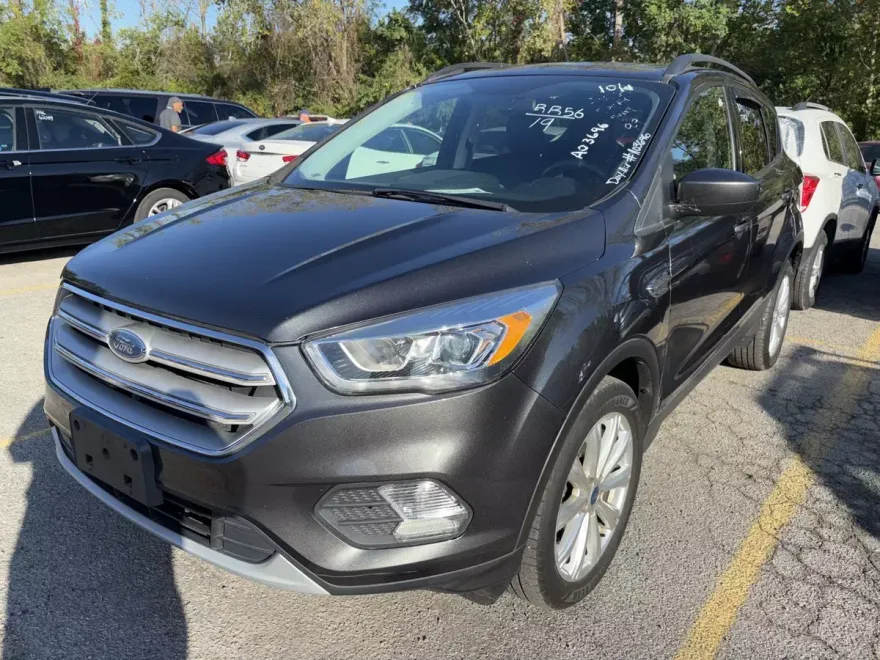 2019 Ford Escape SEL photo 1