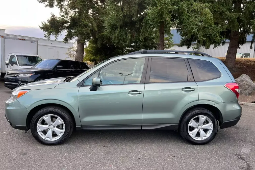 2015 Subaru Forester 2.5i Premium photo 1
