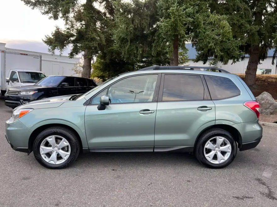 2015 Subaru Forester 2.5i Premium photo 1