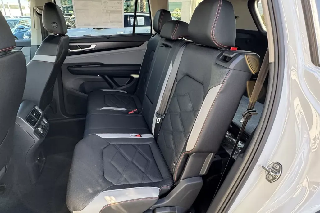2025 Volkswagen Atlas Peak Edition SE photo 1