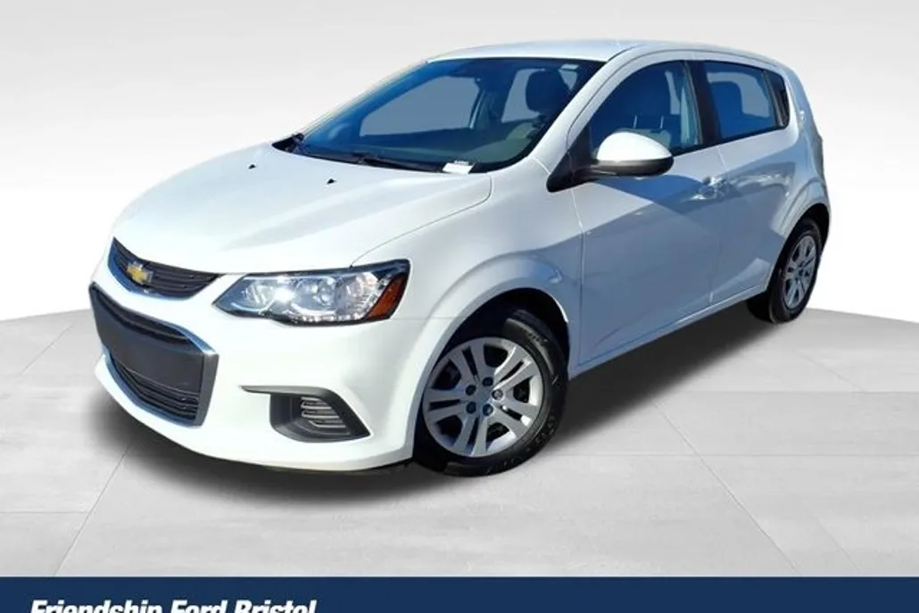 2020 Chevrolet Sonic LT photo 1