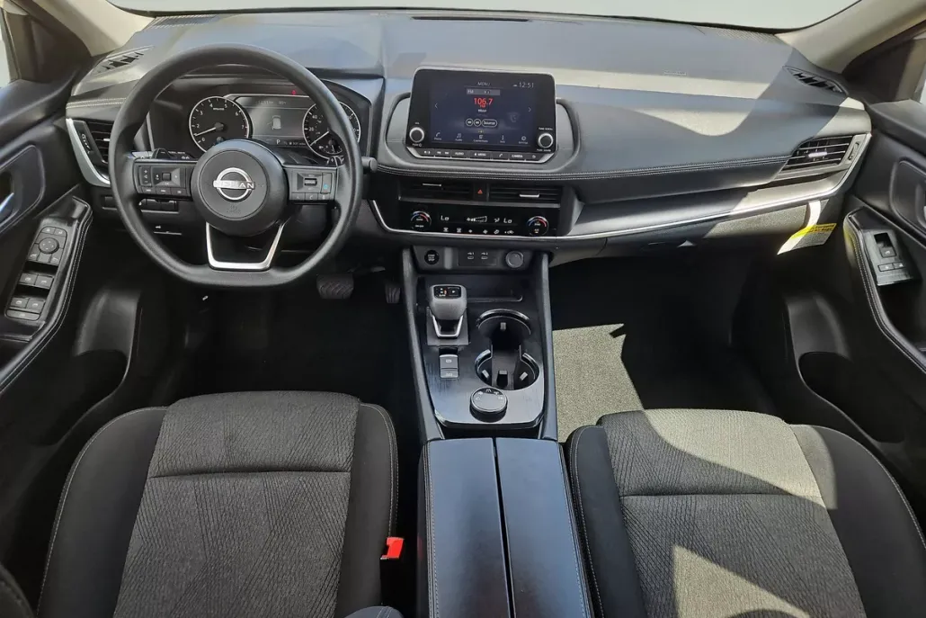 2024 Nissan Rogue SV photo 1