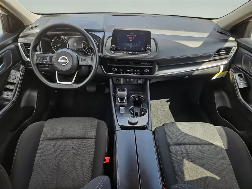 2024 Nissan Rogue SV photo 1