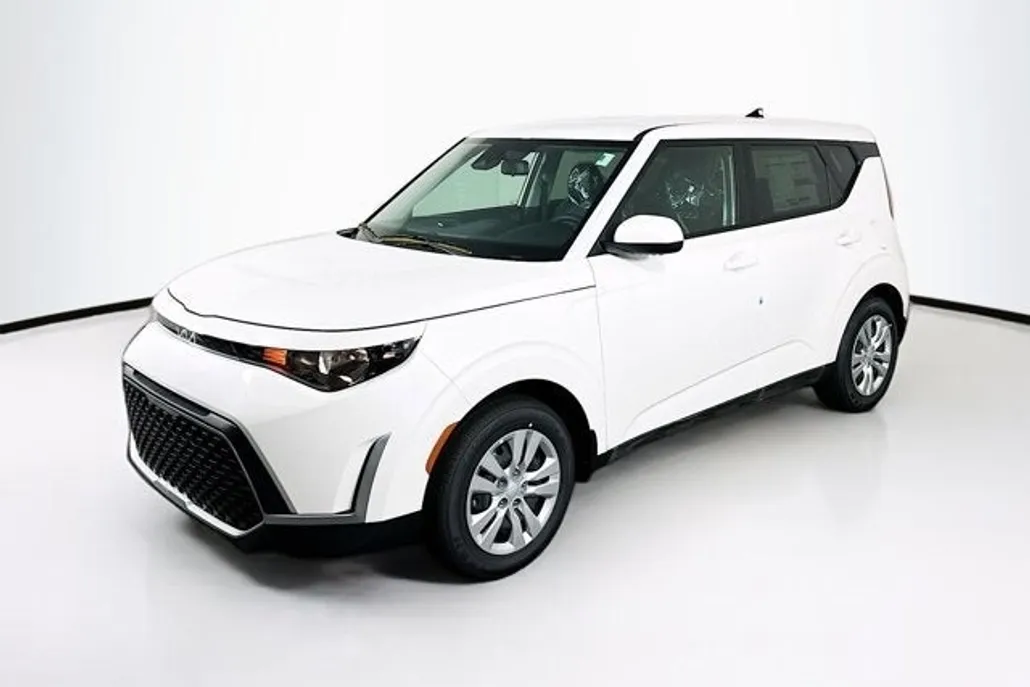2025 Kia Soul LX photo 1