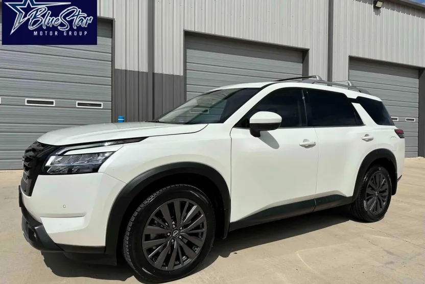 2022 Nissan Pathfinder SL photo 1