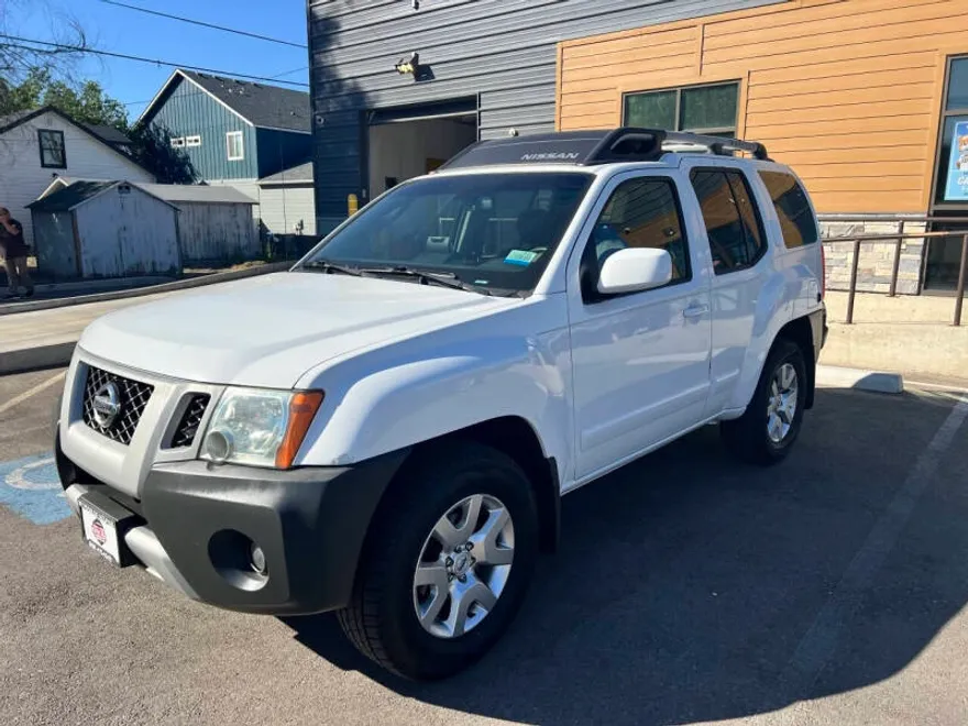 2010 Nissan Xterra SE photo 1