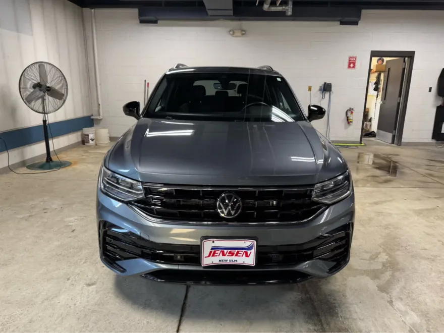2022 Volkswagen Tiguan SE R-Line Black photo 1