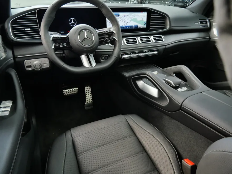 2025 Mercedes Benz GLS 580 4MATIC photo 1