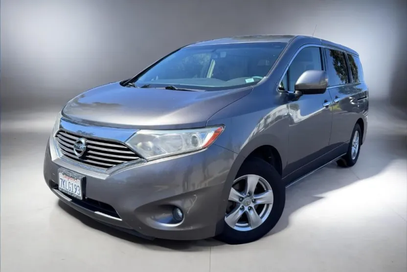 2015 Nissan Quest SV photo 1