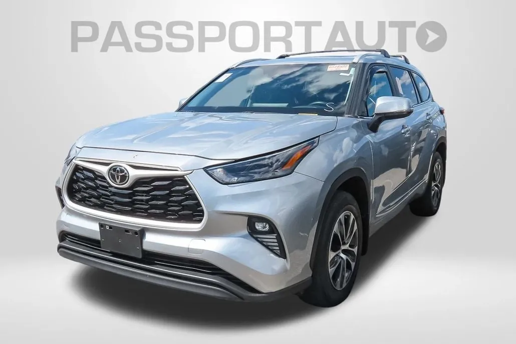 2023 Toyota Highlander XLE photo 1