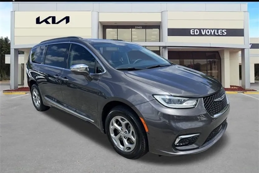 2022 Chrysler Pacifica Limited photo 1