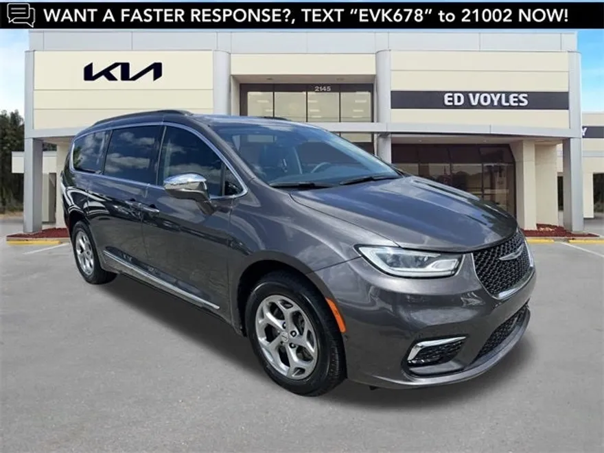 2022 Chrysler Pacifica Limited photo 1
