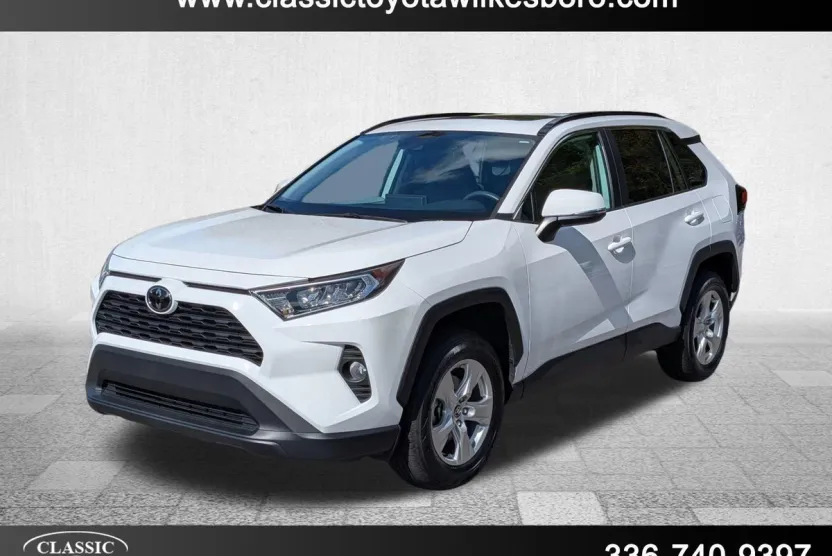 2021 Toyota RAV4 XLE photo 1
