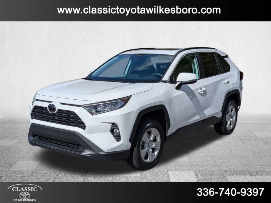 2021 Toyota RAV4 XLE photo 1