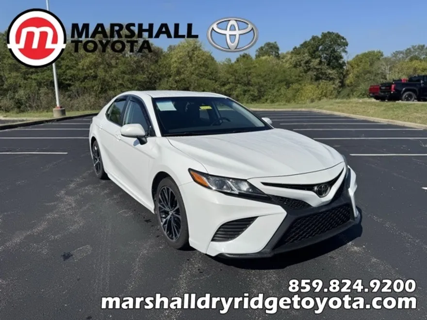 2020 Toyota Camry SE photo 1